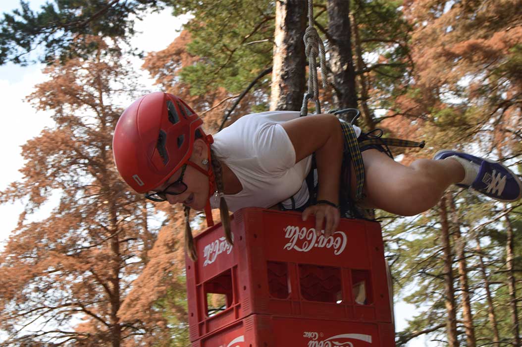 Какво целят състезателните игри по време на детските лагери