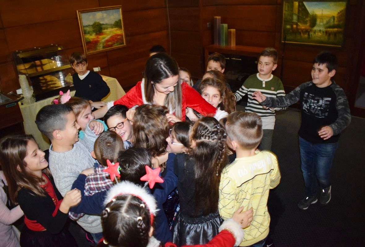 Малчугани щуряха в над 10 коледни партита с ADVENTURE TEAM